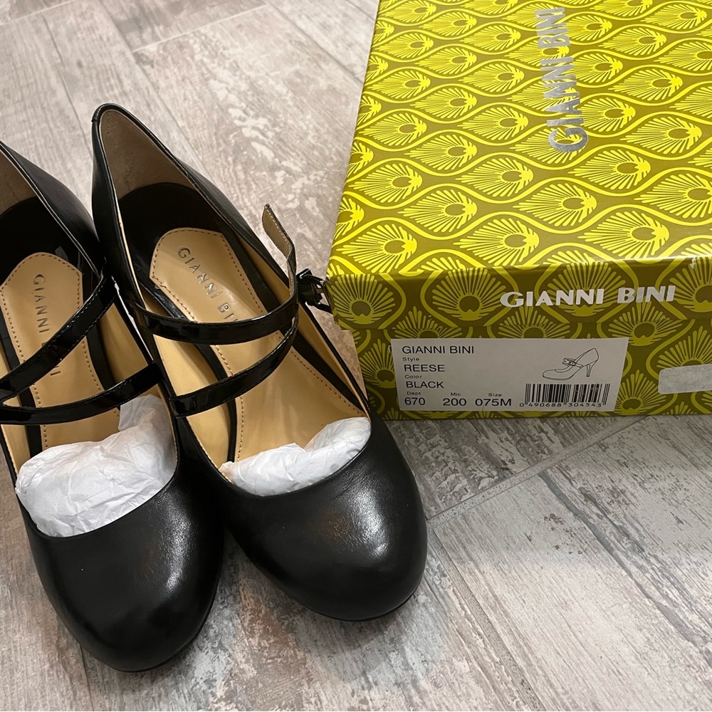 Like new with Box Gianni Bini Mary Jane heels